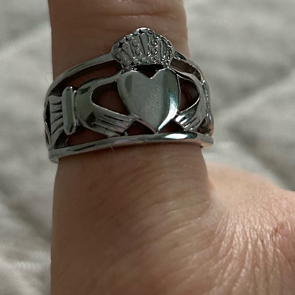 Claddagh Ring 🍀 - Picture 7 of 7